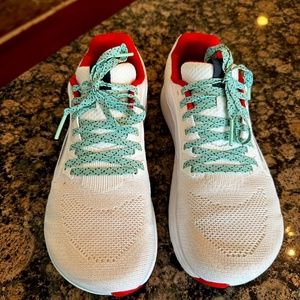 Altra Escalante Women's Size 9